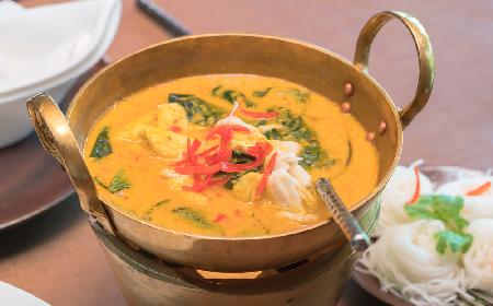 Aromatyczne curry z paluszków krabowych