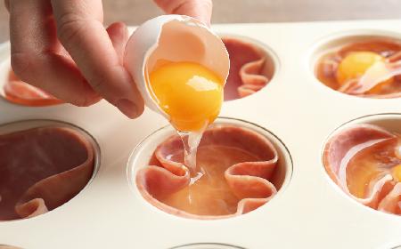 Jaja w koszyczkach z szynki - ciekawy przepis na wielkanocne śniadanie