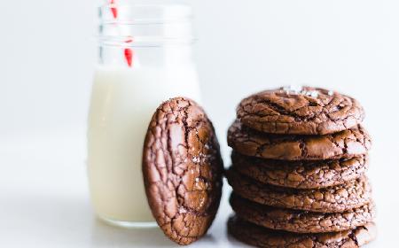 Ciastka brownie: chrupiące na zewnątrz, mięciutkie w środku