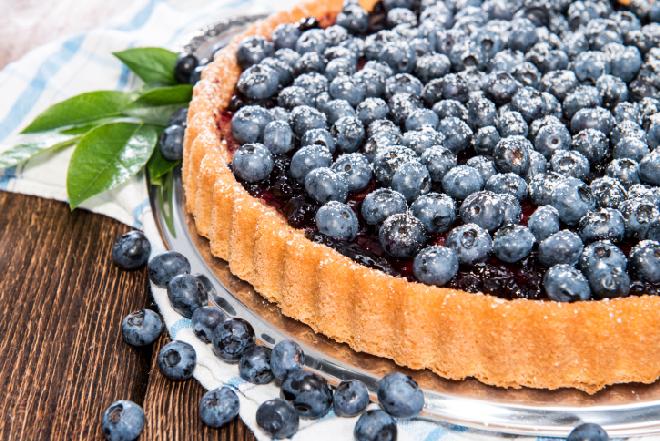 Tarta z borówką amerykańską: przepis na ciasto z owocami