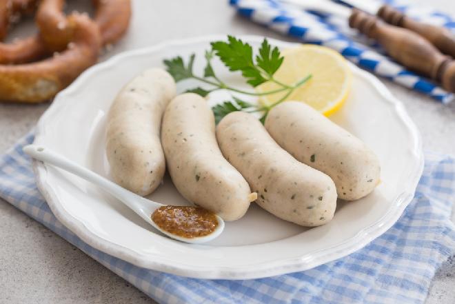 Biała kiełbasa z konfiturą z cebuli według Magdy Gessler