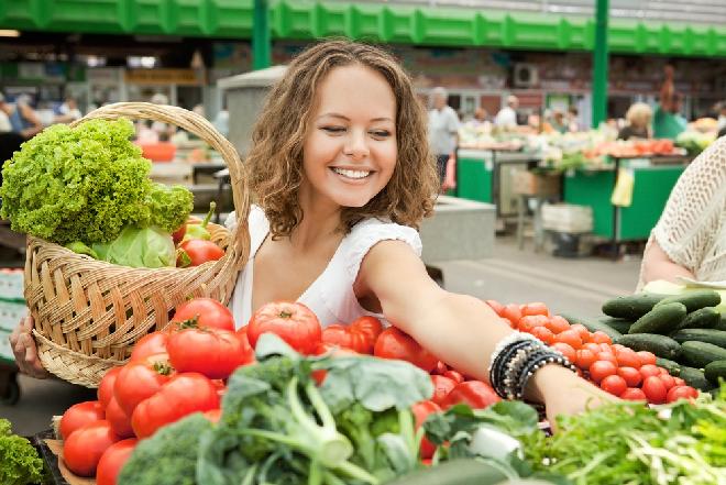 Zakupy na bazarku - jak kupować i jak przechowywać warzywa kupione na targu?