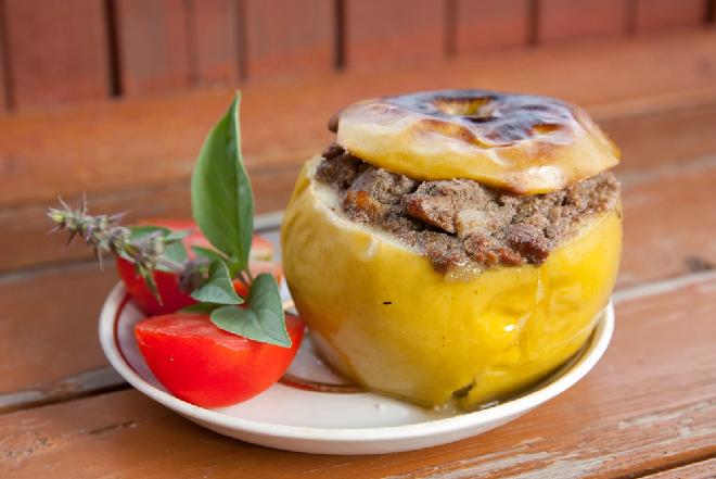 Bajeczne pieczone jabłka nadziewane szynką i pieczarkami - takich jeszcze nie jedliście!