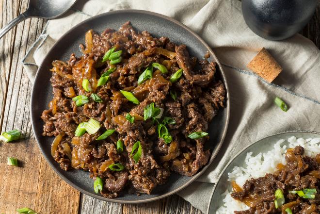 Fenomenalne BULGOGI: przepis na wołowinę po koreańsku z patelni